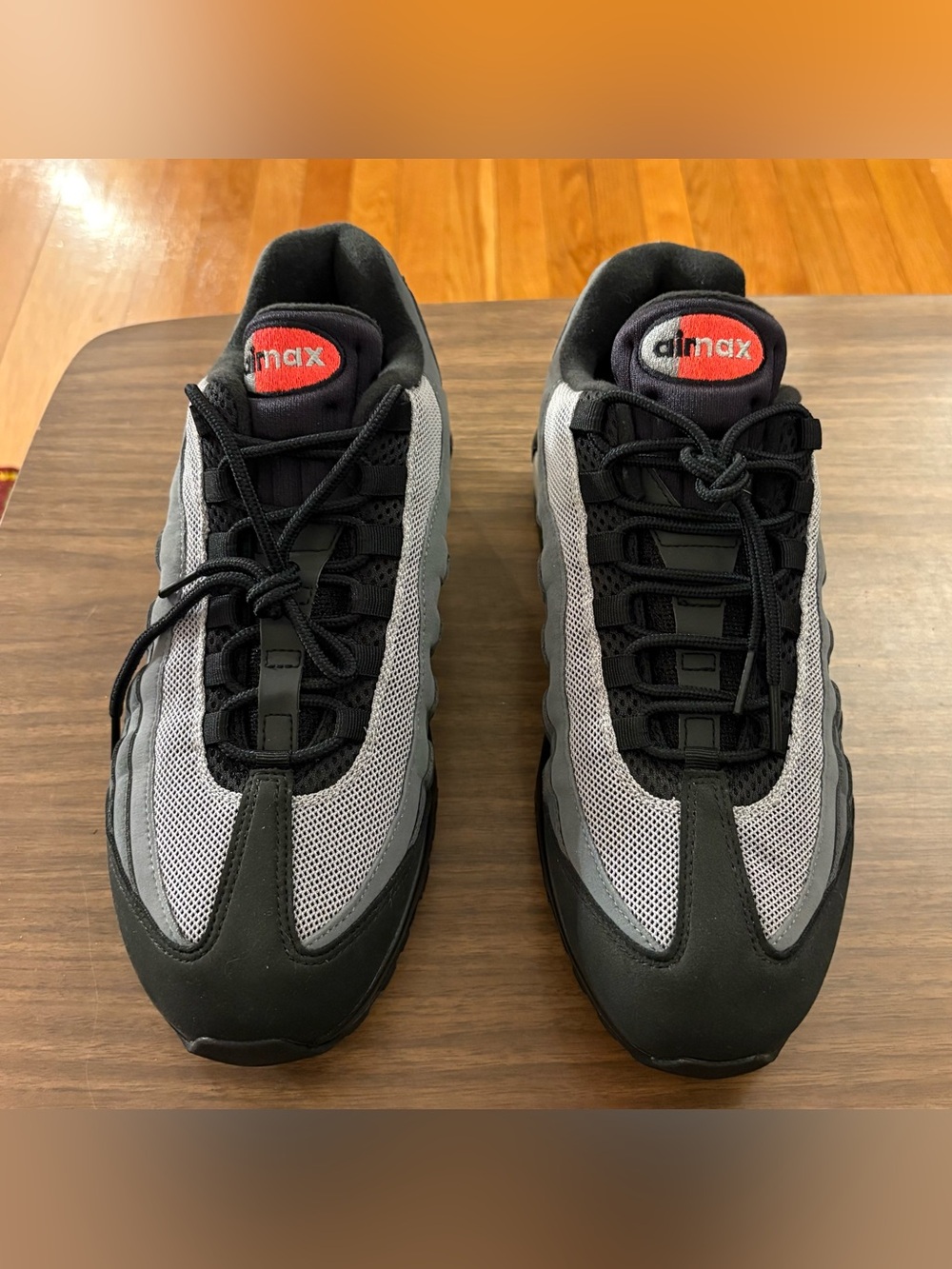 Brand new never worn men’s Nike Air Max 95 OG in bright crimson.  Size 11.5 - Picture 2 of 6